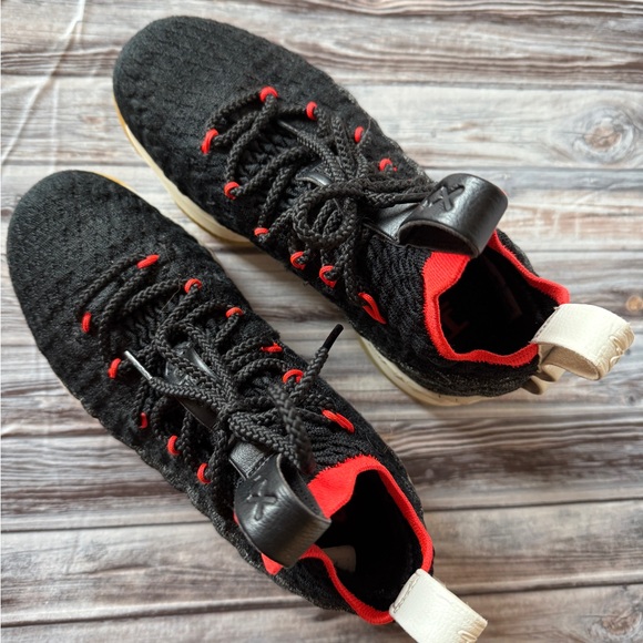 Nike LeBron 15 Black Bright Crimson Basketball Shoes size 4.5Y - Picture 4 of 8